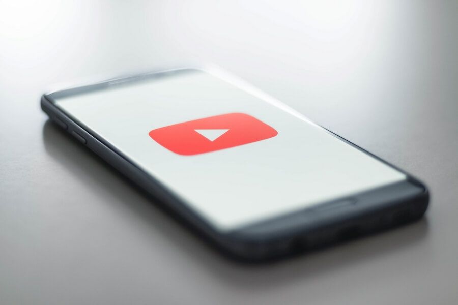 YouTube na smartfonie