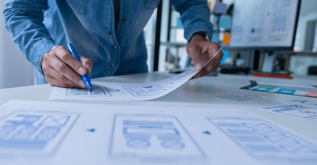 Jak wykorzystać model podwójnego diamentu w projektowaniu UX?