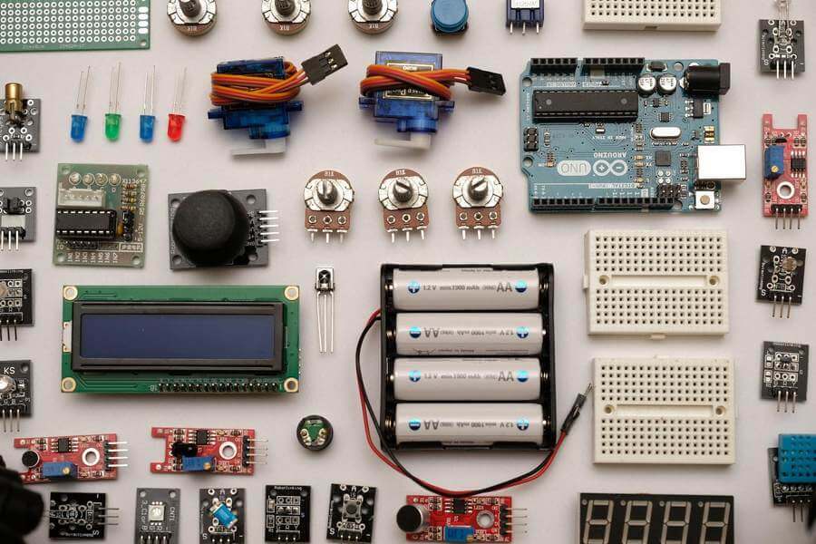 Różne kompnenty elektroniczne do zastosowania z arduino