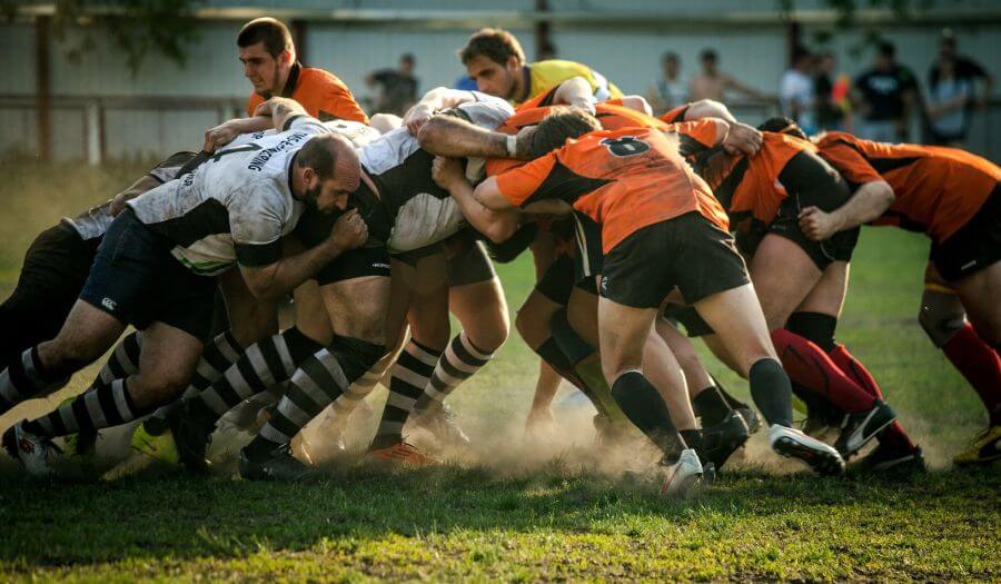 Mecz rugby jako przykład współpracy w zespole - nazwa "scrum" została zaczerpnięte z rugby.